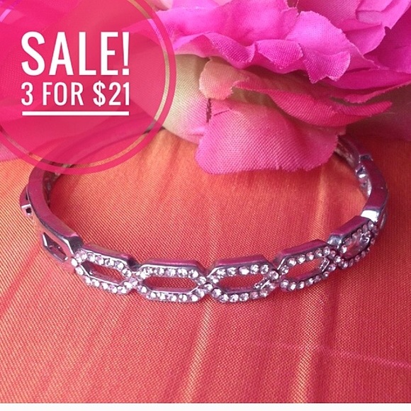 bebe Jewelry - ♦️3/$21❗️Bebe rhinestone bangle bracelet